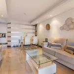 Oceanfront Luxury Living Διαμέρισμα