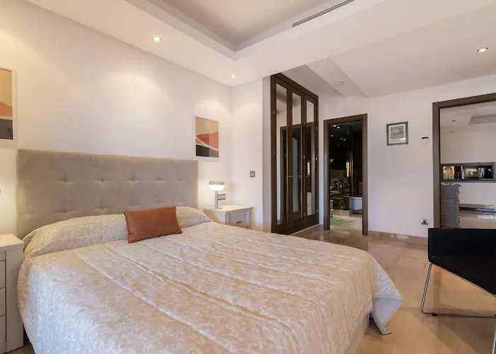 Oceanfront Luxury Living 公寓 *